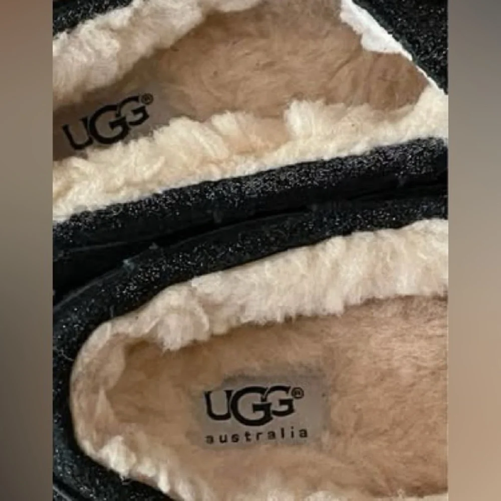 UGG Dakota Black Shimmer  Moccasins Slippers Size 1.5~2 ( see photo